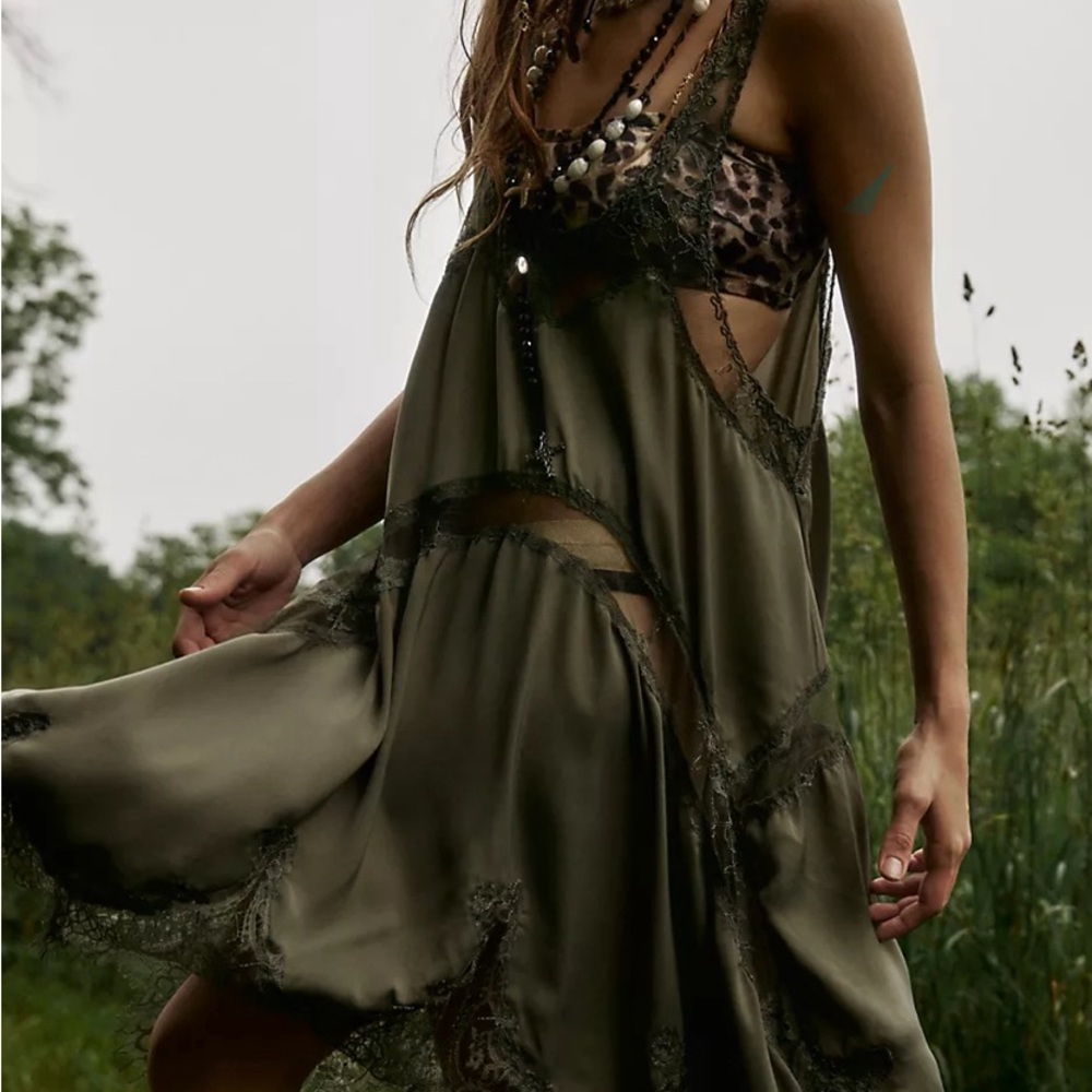 Not selling iso Free People Hearts on Fire slip